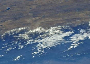 admire the highest mountain on earth seen from the iss 117468