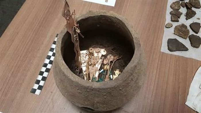 The ceramic vessels containing valuable artifacts found.