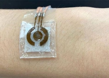 blood glucose monitoring device via first blood sampling method in the world 117411