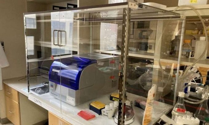 The Bubble kit is processed in a negative pressure box to prevent contamination in the laboratory.