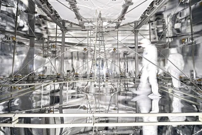 The bottom of the "time projection chamber" is at the center of this image.