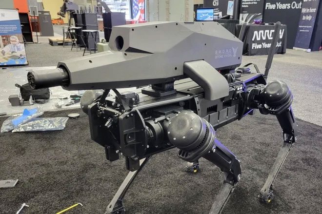 Robot equipped with SPUR rifle.