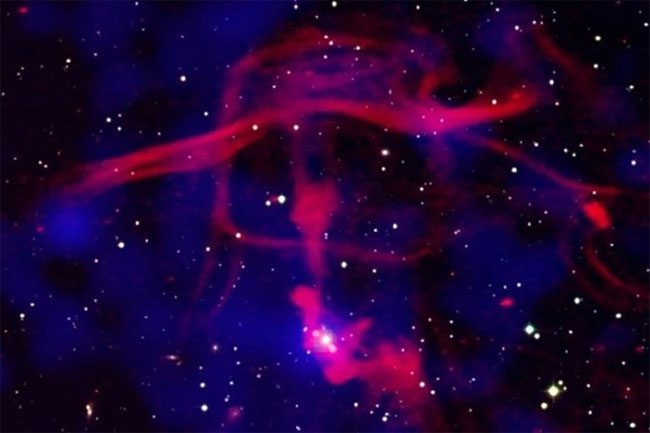 A gas jet created by a black hole in the Nest200047 galaxy cluster