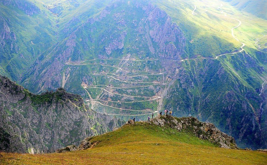 D915 Bayburt Road – The Most Dangerous Road in the World