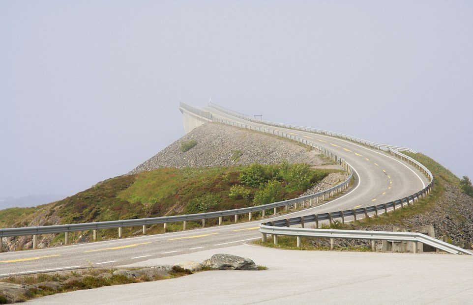"Drunk Bridge" Storseisundet, Norway