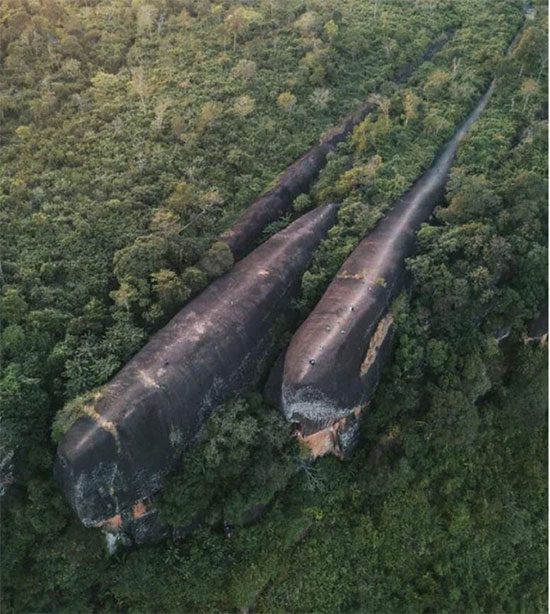 These rocks have unusual shapes.