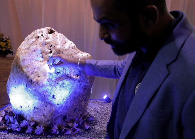 The sapphire weighs 310 kg