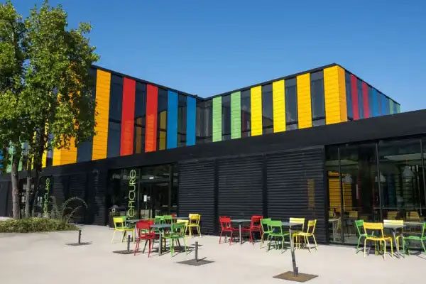 École Polytechnique Fédérale de Lausanne.