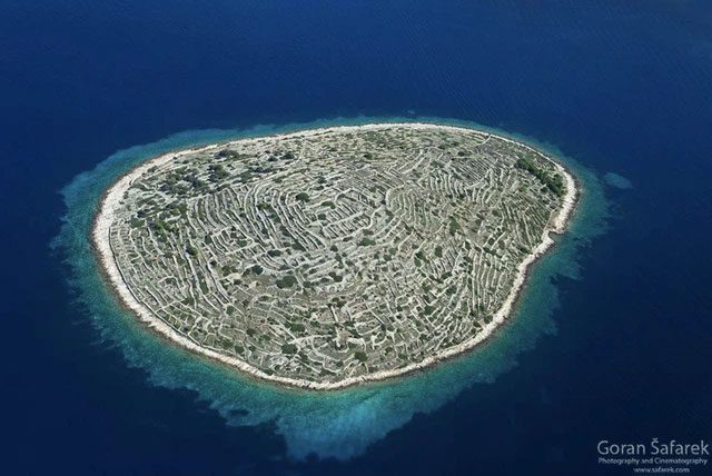 This uninhabited island has a surface area of only 0.14 square kilometers