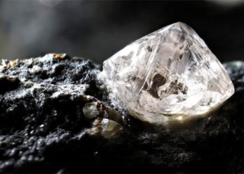 diamond from below earth contains elements never seen 117100