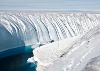 freshwater reserve in greenland loses 357 billion tonnes every year 117013