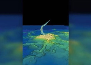 giant volcano eruption spewing water 116664