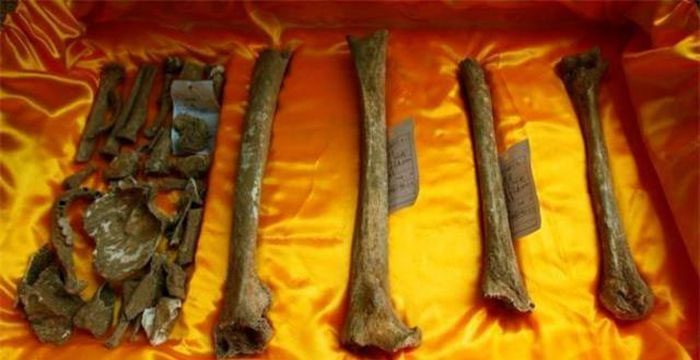 The remains with scattered bones of Cao Xiu.