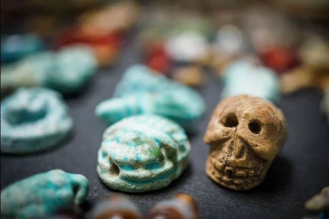 Items that do not resemble decorative objects.