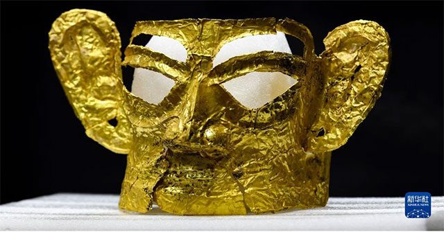 Gold mask found in excavation area of Pit No. 5