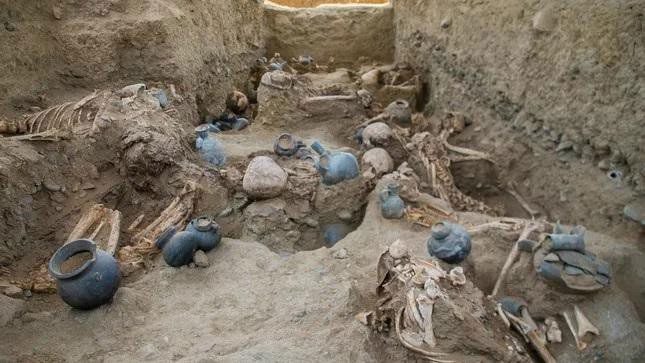 Mass grave of women weavers from the 15th century in Peru.