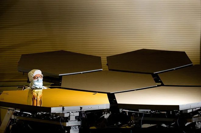 The gold mirror of the James Webb telescope can unfold like origami from Japan.