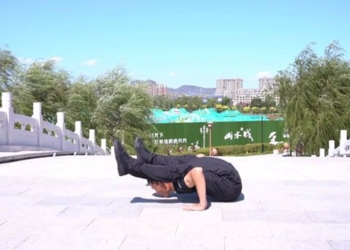man with 2 million followers due to his ability to bend without falling 116145