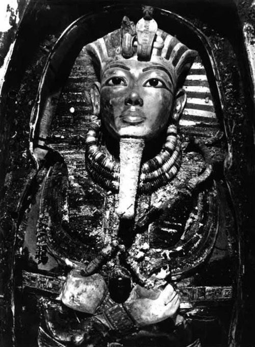 King Tut's mask in 1925, shortly after Carter opened the sarcophagus of the Egyptian Pharaoh. Photo: Howard Carter Archives
