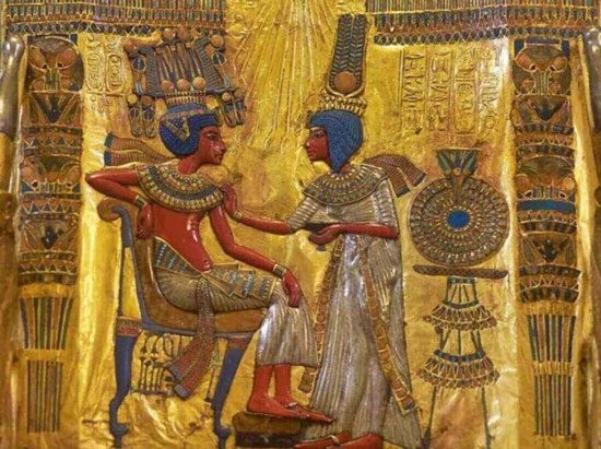 Relief of King Tutankhamun and Queen Ankhesenamun. Photo: Wikimedia Commons