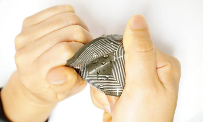 UCLA Samueli's flexible and waterproof generator.