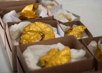 metal detector discovers 1 500 year old gold treasure 115802