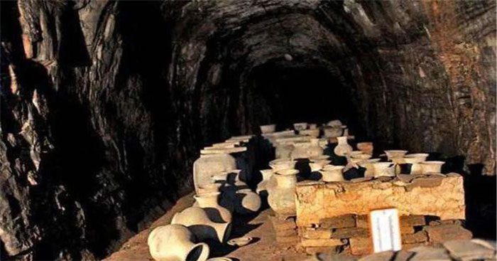 Inside the tomb in Shaanxi.