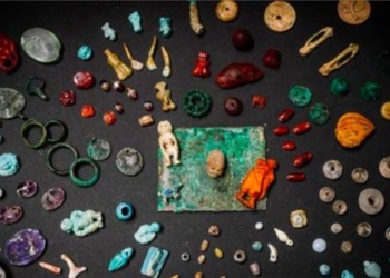 mysterious objects hidden in the fire mountain covering thousands of years this is a magical treasure 117063