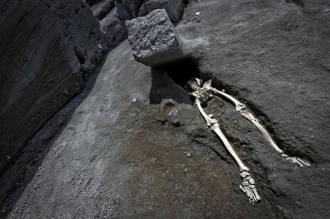 Incomplete skeleton of the man.