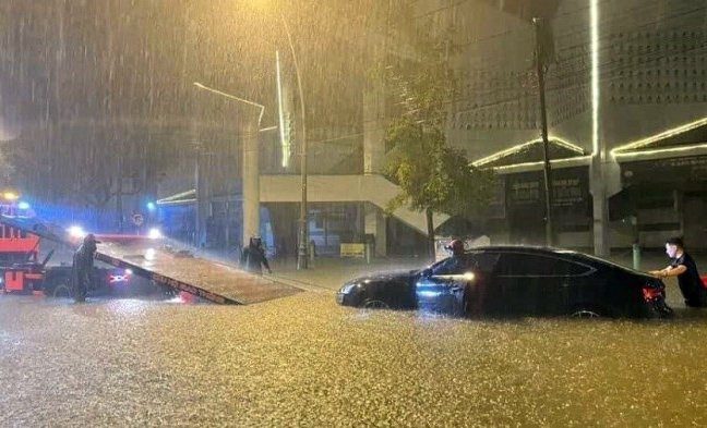 Dong Ha City (Quang Tri) deeply flooded on the night of October 17.