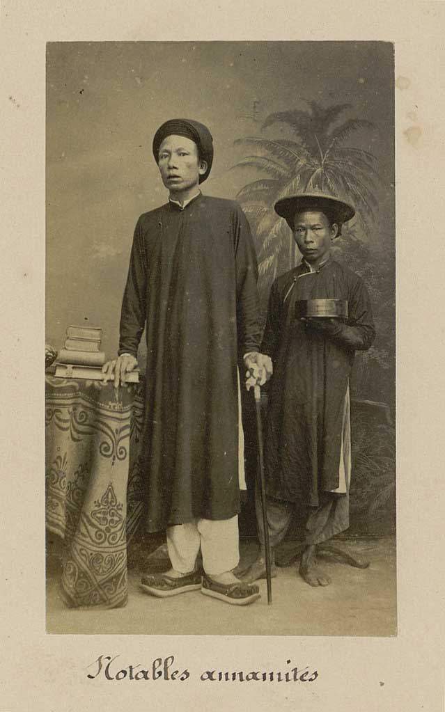 A nobleman with a servant holding a tray.