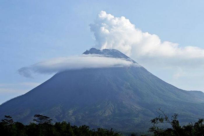 Diamonds are present in ancient volcanic mountain ranges