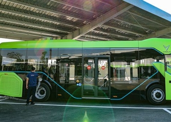 overview of the first electric bus in hanoi soon to begin operation 117454