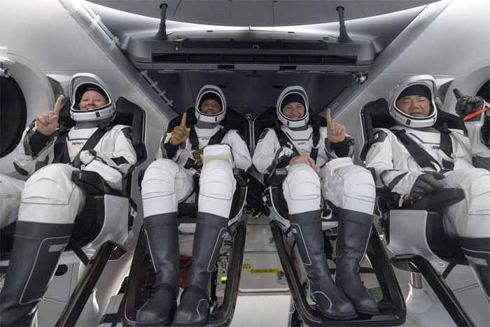 Crew Dragon crew.