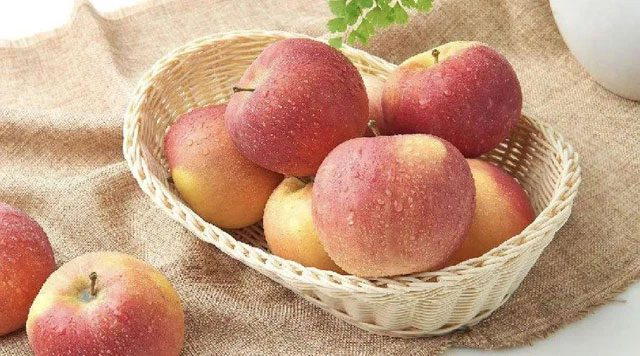 Apples are rich in vitamins C, K, B6, and riboflavin.