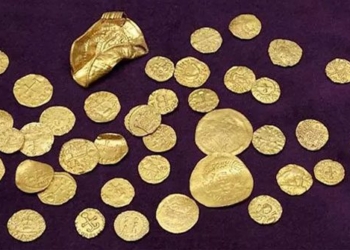 random accident finds largest 1400 year old gold treasure in england 117001