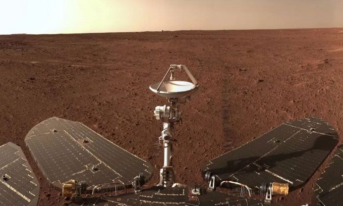 Zhuque-1's solar panels and communication equipment appear in the panoramic image.
