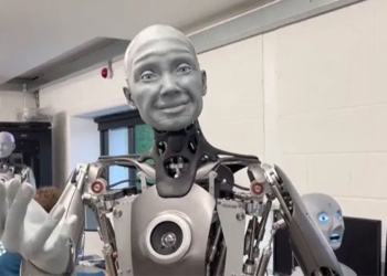 robot with human like facial expressions 117503