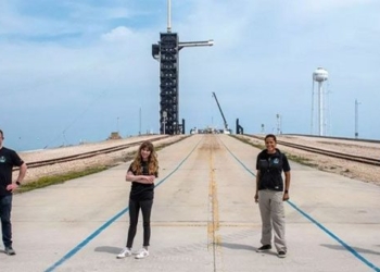 spacex launches private passenger spacecraft into space 115775