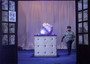 sri lanka finds a sapphire stone weighing more than 300 kg 117670