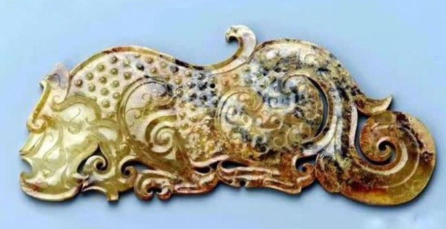 The most astonishing is the 1-ton gold lion plaque, intricately carved.