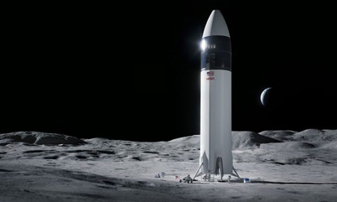 Simulation of SpaceX's Starship taking NASA astronauts back to the Moon.