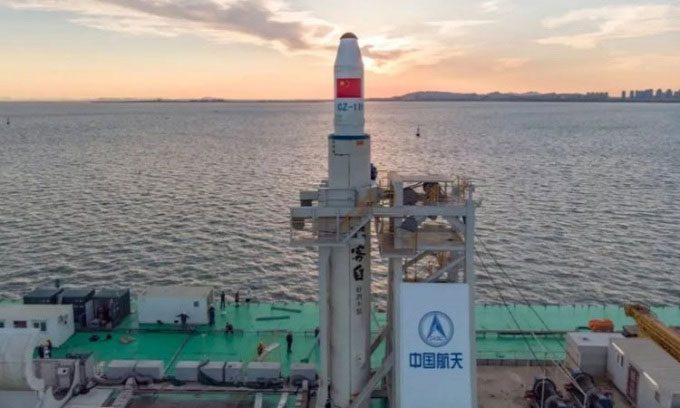 Long March 11 rocket on the De Bo 3 offshore launch platform in the Yellow Sea