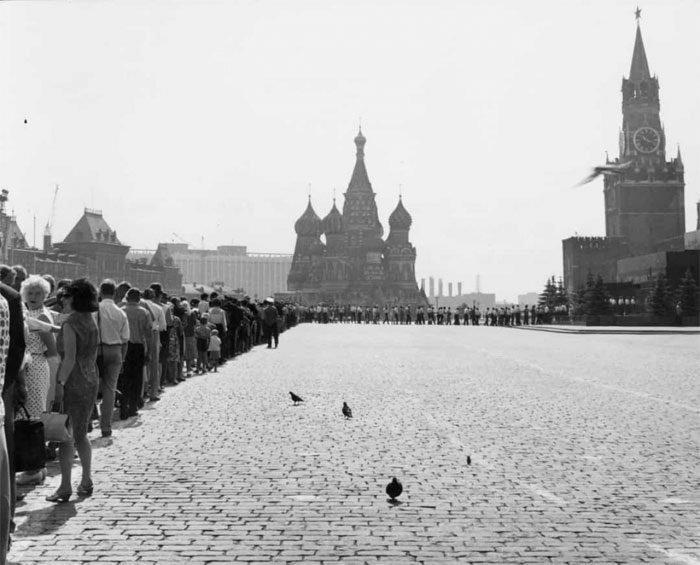 Tourists lining up at Red Square to visit Lenin's Mausoleum
