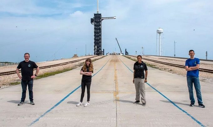 Chris Sembroski, Hayley Arceneaux, Sian Proctor, and Jared Isaacman pose in front of Launch Complex 39A