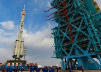 the astronaut team of ship thang chau 13 is about to rise to the heavenly station 116529