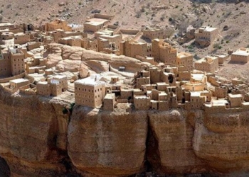the strange village built on a 150m high rock 117003
