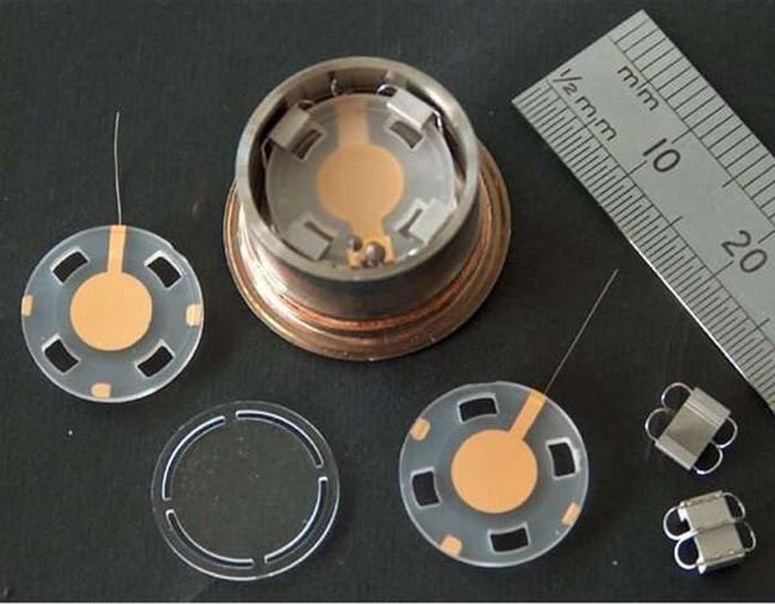 The core of the device is a quartz crystal disc