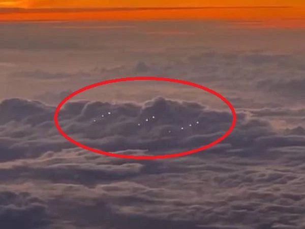 This is one of the clearest UFO images captured in years.