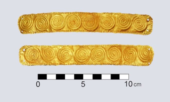 Gold crown buried with a child's skeleton